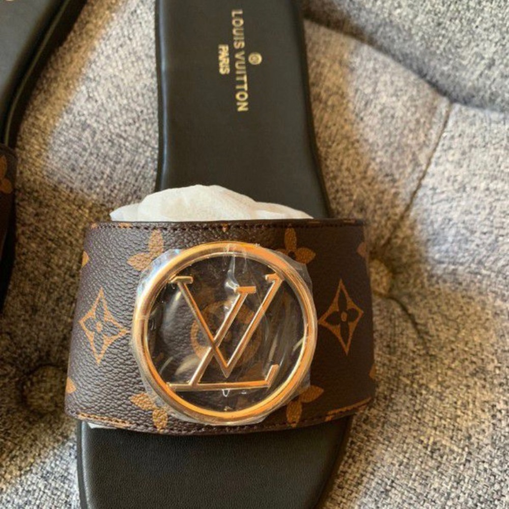Lv sandals size 9
